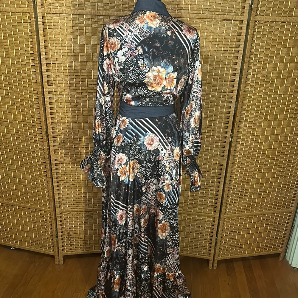 Floral Navy Maxi Dress - Picture 9 of 16